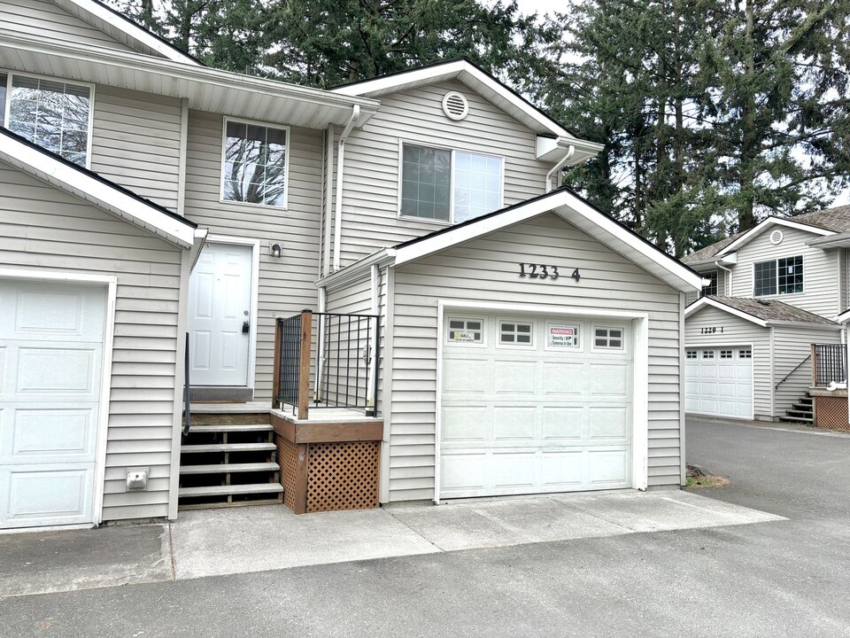 1229-1233-1233 SE 130th Ave in Portland, OR - Foto de edificio