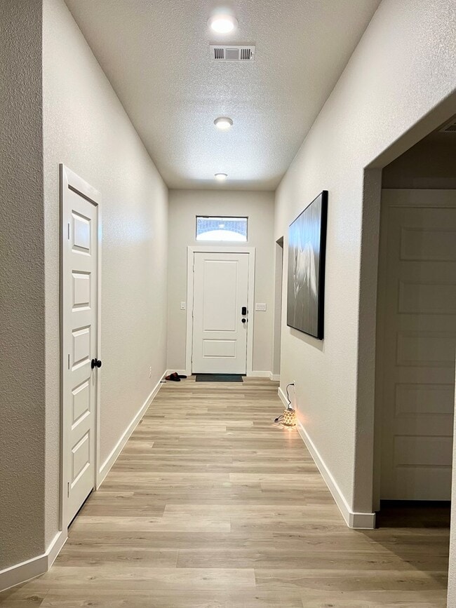 301 Panhandle Dr in Odessa, TX - Building Photo - Building Photo
