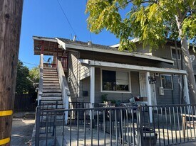 1947 N Wood Ln in Stockton, CA - Building Photo