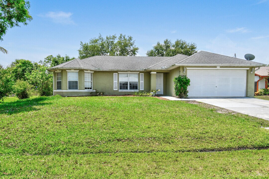 280 SW Grove Ave in Port St. Lucie, FL - Building Photo