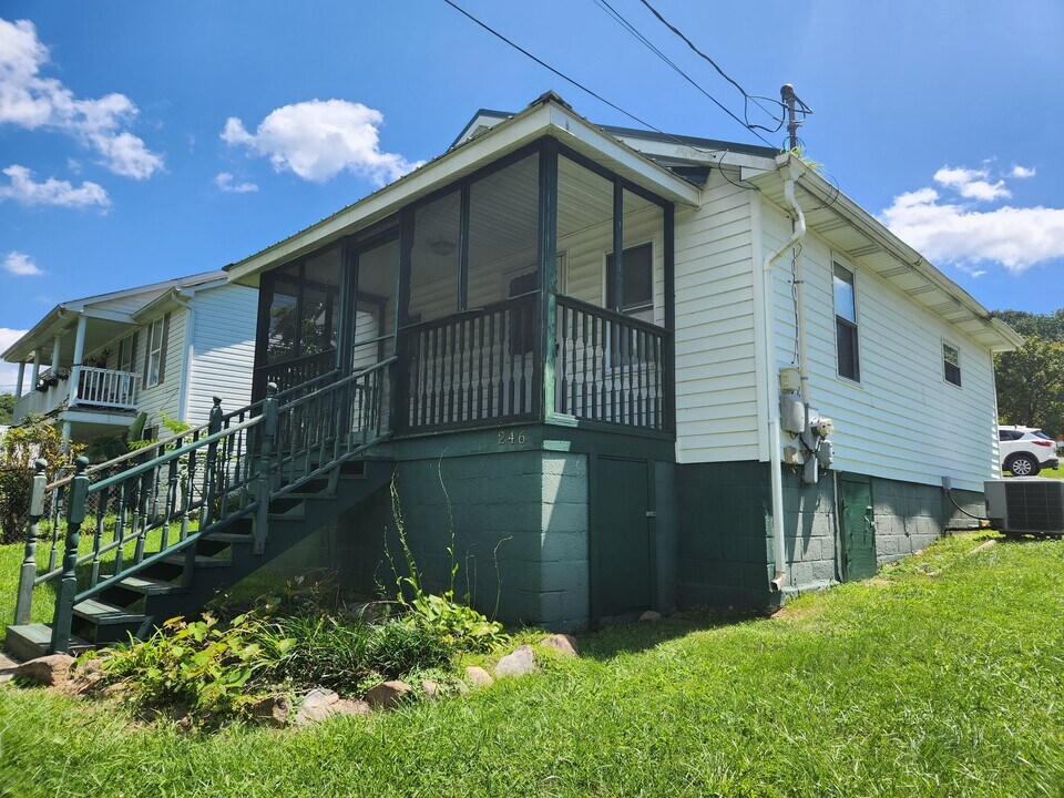 246 Emmett Rd in Bristol, TN - Building Photo