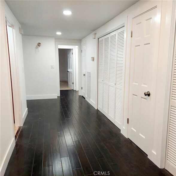 10676 Wilkins Ave, Unit 202 in Los Angeles, CA - Building Photo - Building Photo