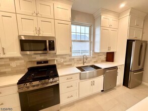 32 Park St in Bloomfield, NJ - Building Photo - Building Photo