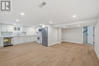 135 Waterloo Ave in Toronto, ON - Building Photo - Building Photo