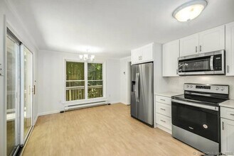515 Newtown Turnpike in Weston, CT - Building Photo - Building Photo