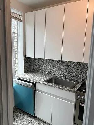 353 W 56th St in New York, NY - Building Photo - Building Photo