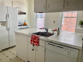 389 Lloyd Ave in Providence, RI - Foto de edificio - Building Photo