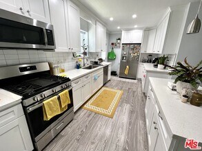 600 W 102nd St in Los Angeles, CA - Building Photo - Building Photo