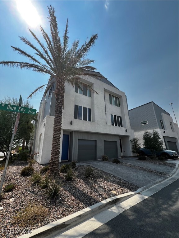 2861 Blue Key Ct in Las Vegas, NV - Foto de edificio - Building Photo