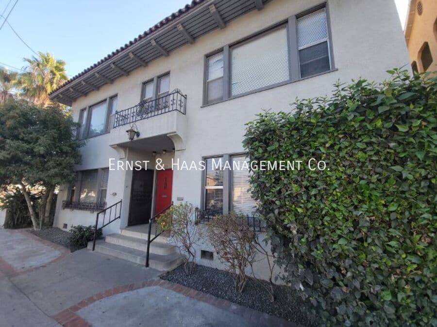1618 1/2 E 4th St in Long Beach, CA - Building Photo
