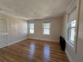 15 Simmons St in Newport, RI - Building Photo