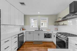 47 Oldfields Rd in Boston, MA - Building Photo - Building Photo