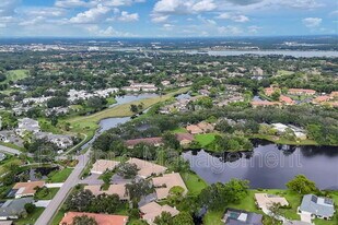 3038 Ringwood Meadow in Sarasota, FL - Building Photo