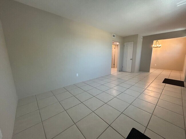 1740 Ocean Shore Blvd in Ormond Beach, FL - Building Photo - Building Photo