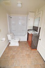 1230 S Water St in Silverton, OR - Foto de edificio - Building Photo