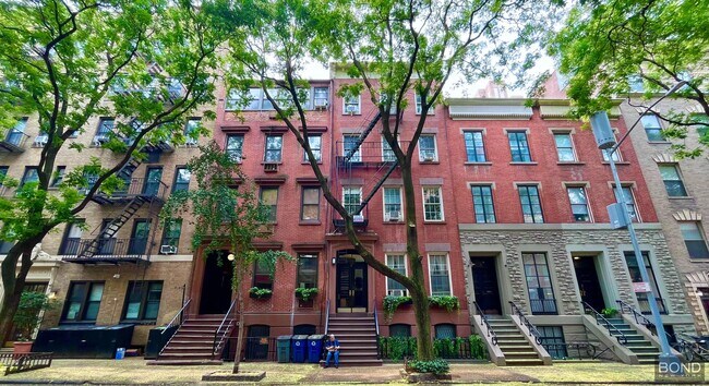 property at 350 W 21st St