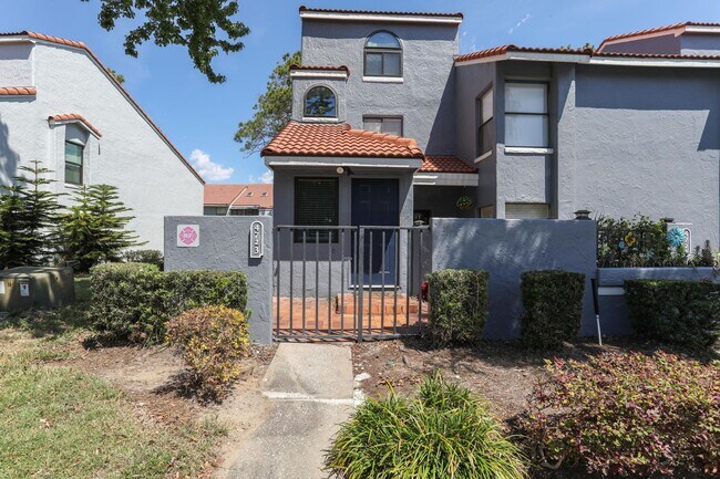 property at 4723 Via Capri Ln