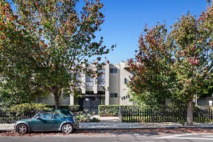 1215 N McCadden Pl in Los Angeles, CA - Building Photo