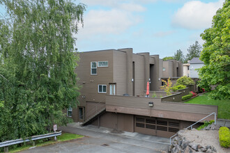 The Courtyard in Seattle, WA - Building Photo - Building Photo