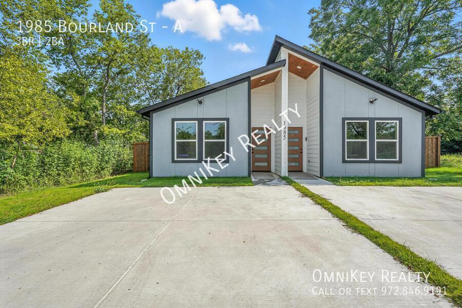 1985 Bourland St in Greenville, TX - Building Photo