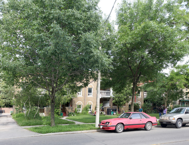 237-247 High Park Ave in Toronto, ON - Building Photo - Primary Photo