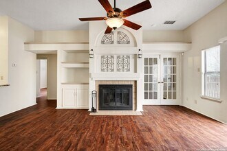 13003 Beacon Park Dr in San Antonio, TX - Foto de edificio - Building Photo