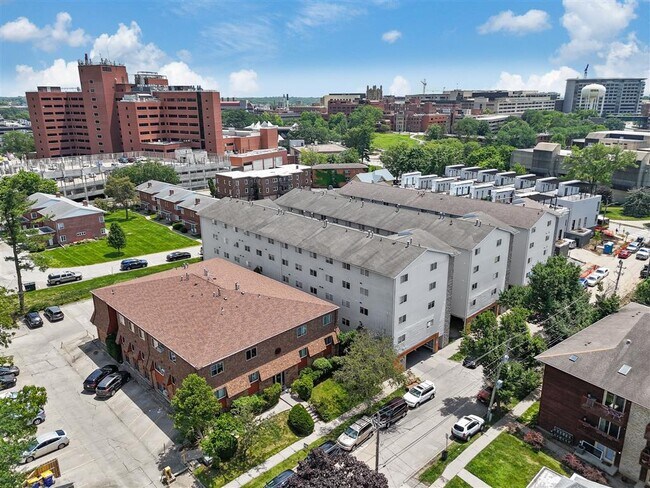 Forum at Lincoln Apartments