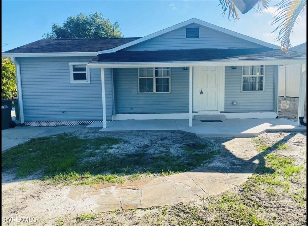 151 7th St in Naples, FL - Building Photo