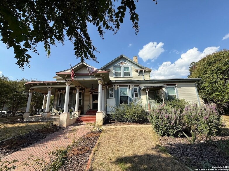 437 W Magnolia Ave in San Antonio, TX - Building Photo