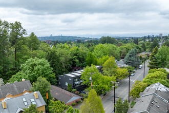 HAWTHORNE PLACE CONDOMINIUM in Seattle, WA - Building Photo - Building Photo