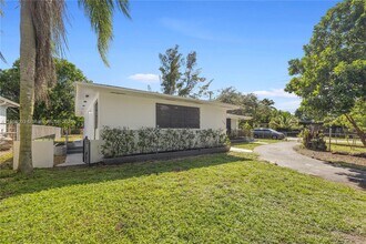 500 NE 136th St in North Miami, FL - Building Photo - Building Photo