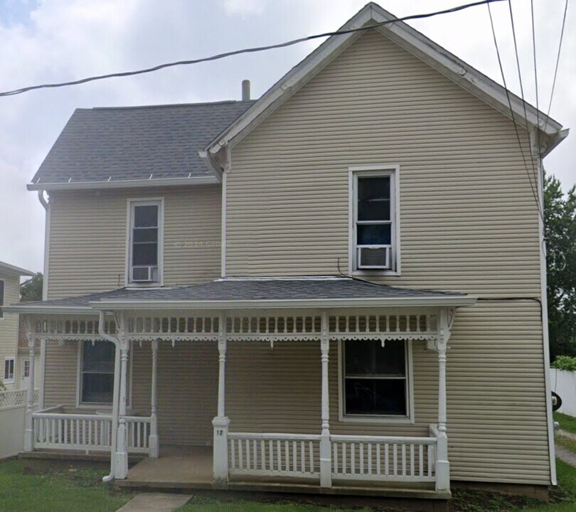 17 E Main St in South Vienna, OH - Building Photo