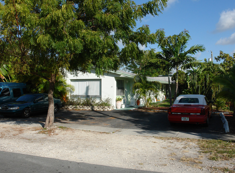 36 SW 15th St in Dania Beach, FL - Building Photo