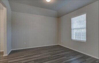 242 Holland Pk in Schertz, TX - Building Photo - Building Photo