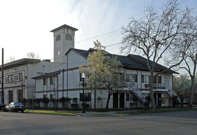 Moot Court in Sacramento, CA - Foto de edificio - Building Photo