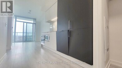 33-1533 Helendale Ave in Toronto, ON - Building Photo - Building Photo
