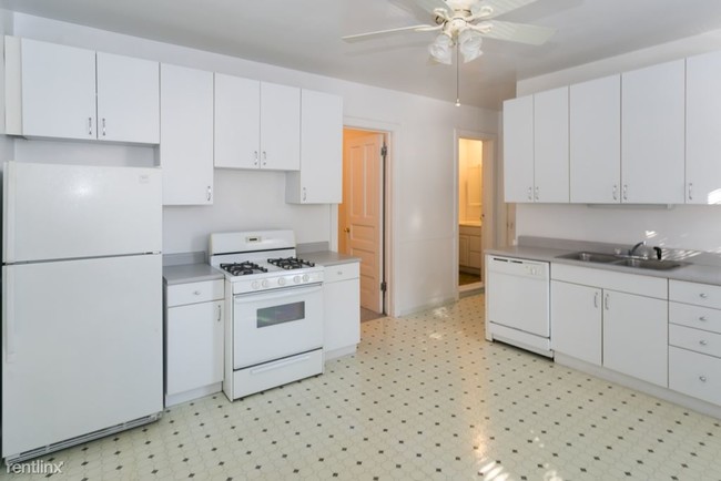 3035 N Southport Ave-Unit -Unit 2F in Chicago, IL - Building Photo - Building Photo