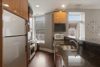 36 S Ashland Ave, Unit 202 in Chicago, IL - Foto de edificio - Building Photo