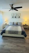 18550 Hatteras St in Tarzana, CA - Building Photo