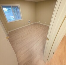 5055 SW Menlo Dr, Unit 4 in Beaverton, OR - Foto de edificio - Building Photo