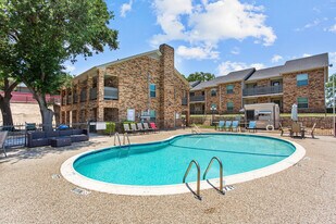 Townlake Apartments in Granbury, TX - Building Photo