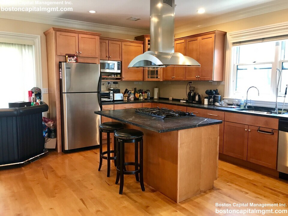 358 Dorchester St, Unit 3 in Boston, MA - Building Photo