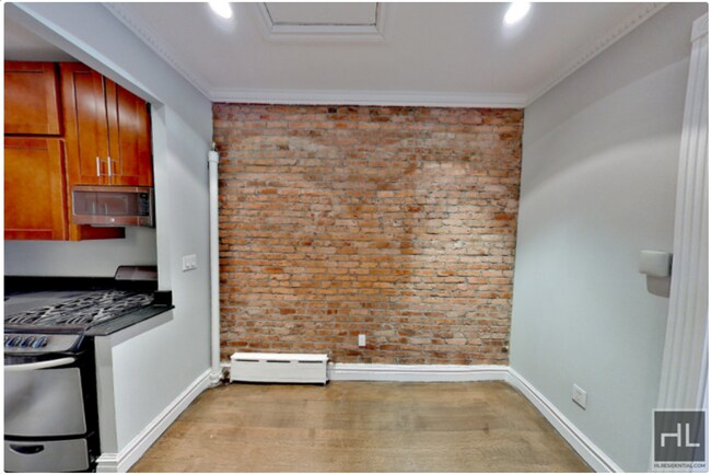 1373 1st Ave in New York, NY - Building Photo - Building Photo