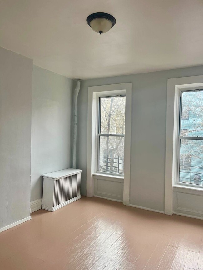 110 Somers St in Brooklyn, NY - Building Photo - Building Photo