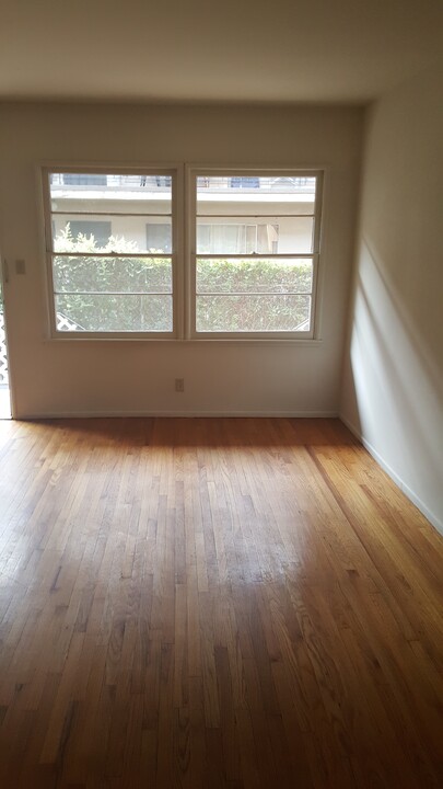 939 N Stanley Ave in West Hollywood, CA - Building Photo