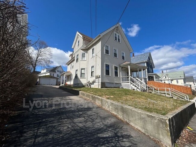 34 Hodges Ave in Taunton, MA - Building Photo - Building Photo