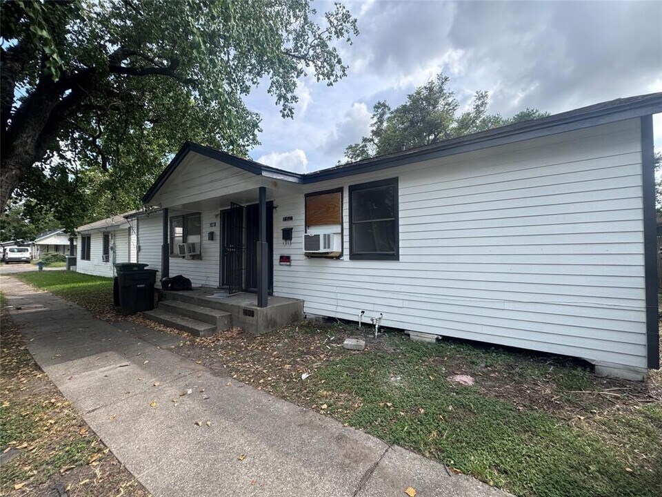 1610 Mystic St in Houston, TX - Building Photo