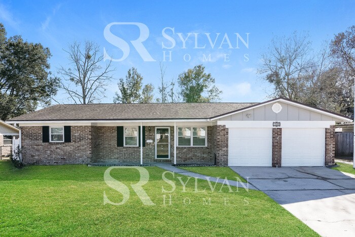 1060 Grove Park Dr S in Orange Park, FL - Building Photo