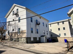 122 Juniper St, Unit 1 in East Providence, RI - Building Photo - Building Photo