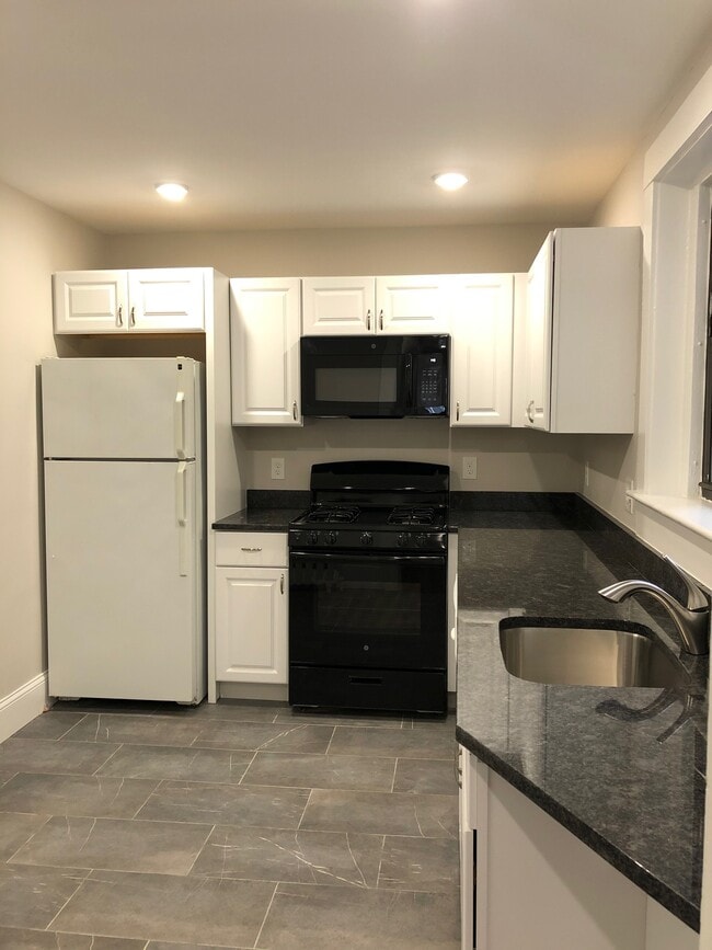 9 Upland Rd, Unit 3